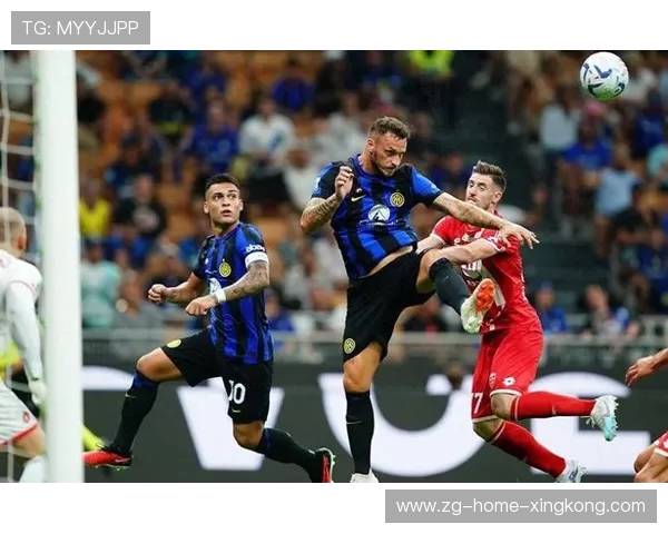 劳塔罗禁区内护球再转身，一套动作击穿对手